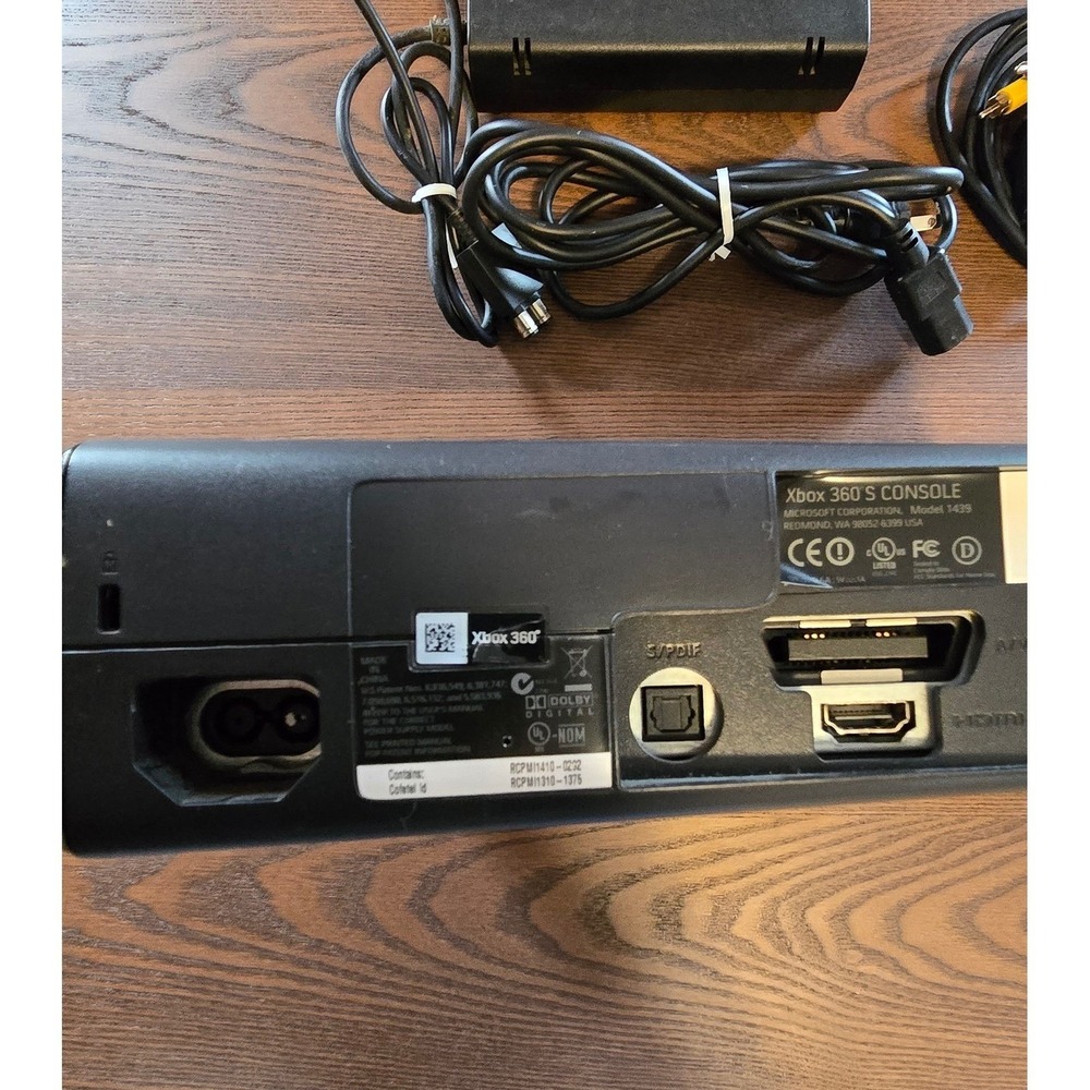 Microsoft Xbox 360 S Console Model 1439 Black Good Bundle with Controller Cords - Picture 3 of 10